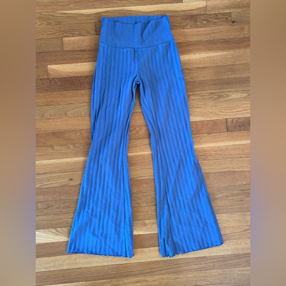 Aerie OG Groove Flare Leggings, Ribbed, Blue, Medium